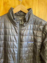 Load image into Gallery viewer, Women Size Large Patagonia Black Women&#39;s Light Jacket
