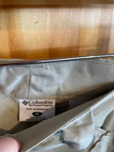 Load image into Gallery viewer, Size 12 Columbia Beige Women's Capris

