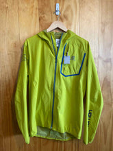 Load image into Gallery viewer, Size Medium Salomon Men's Light Jacket
