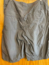 Load image into Gallery viewer, Size 34 Columbia Men's Shorts
