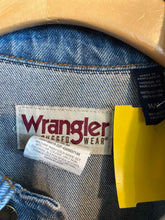 Load image into Gallery viewer, Size Medium Wrangler Men's Jacket
