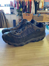 Load image into Gallery viewer, 12 Oboz Wide Men's Hiking Shoes
