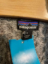 Load image into Gallery viewer, Size S Patagonia Grey Women&#39;s Sweater &amp; Sweatshirt

