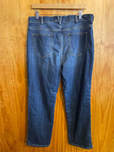 Load image into Gallery viewer, Size 14 Duluth Trading Women's Jeans
