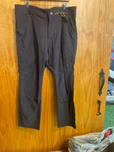 Load image into Gallery viewer, Size 38 Kuhl Men's Pants
