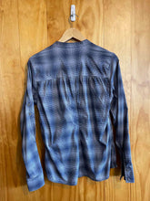 Load image into Gallery viewer, Size Medium Athleta Blue Women&#39;s Long Sleeve Shirt
