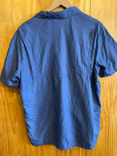 Load image into Gallery viewer, Size Large Columbia Men&#39;s Short Sleeve Shirt

