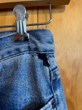 Load image into Gallery viewer, Size 9 LOI Blue Women's Jeans

