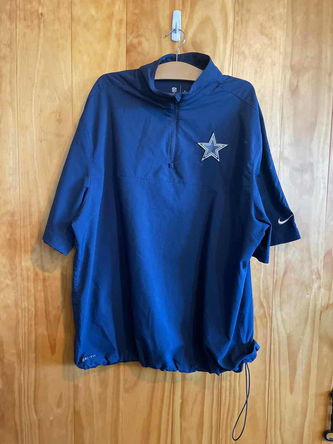 Size XL Nike Men's Short Sleeve Shirt