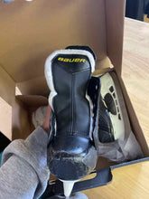 Load image into Gallery viewer, Bauer 8 Ice Skates
