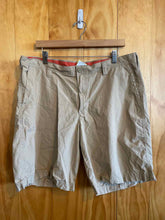 Load image into Gallery viewer, Size 38 Columbia Men's Shorts
