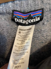 Load image into Gallery viewer, Size L Patagonia Men&#39;s Sweater &amp; Sweatshirt
