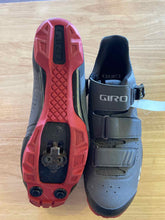 Load image into Gallery viewer, Mens Size 11 Giro Cycling
