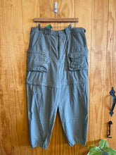 Load image into Gallery viewer, Size Medium Cabelas Men&#39;s Pants
