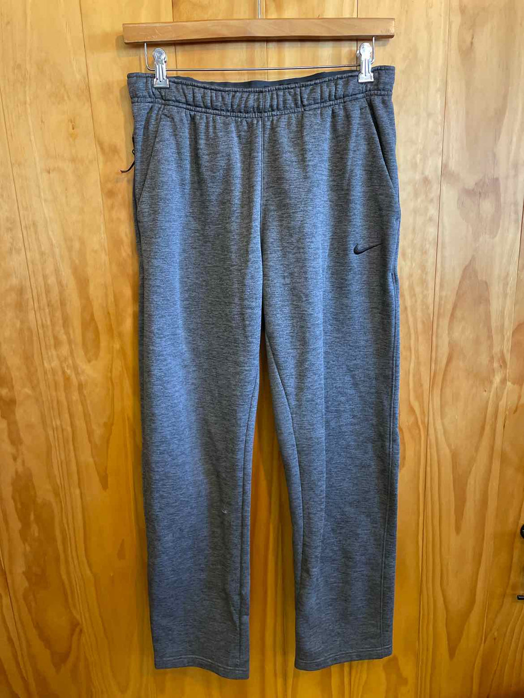 Size Medium Nike Men's Sweatpants