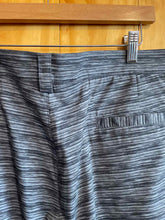 Load image into Gallery viewer, Size 38 PGA Tour Men&#39;s Shorts
