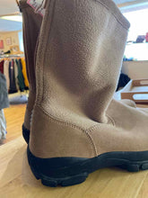 Load image into Gallery viewer, Women's Shoe Size 9 Lands End Tan Boots
