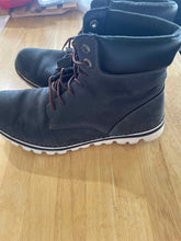 Load image into Gallery viewer, Women's Shoe Size 7.5 Timberland Grey Boots
