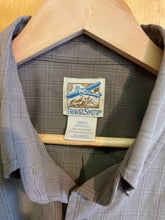 Load image into Gallery viewer, Size M Travel Smith Men's Long Sleeve Shirt
