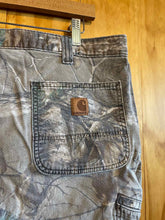 Load image into Gallery viewer, Size 42 Carhartt Men's Pants
