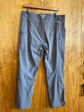 Load image into Gallery viewer, Size 34 Columbia Men&#39;s Hiking Pants
