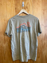 Load image into Gallery viewer, Size Large Billabong Men's Short Sleeve Shirt
