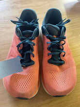 Load image into Gallery viewer, Women&#39;s Shoe Size 9 Topo Pink Running Shoes
