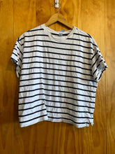 Load image into Gallery viewer, Size Large Old Navy B&amp;W Women's Short Sleeve Shirt

