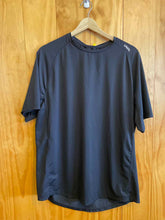 Load image into Gallery viewer, Size Large UNRL Men's Short Sleeve Shirt
