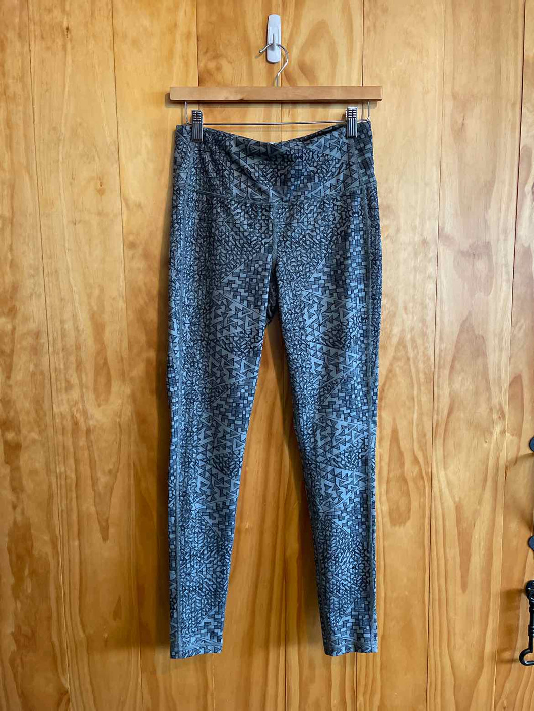 Size Medium Lucy Green Print Women's Leggings