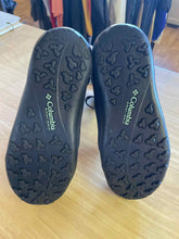 Load image into Gallery viewer, Shoe Size 5 Columbia Black Boots
