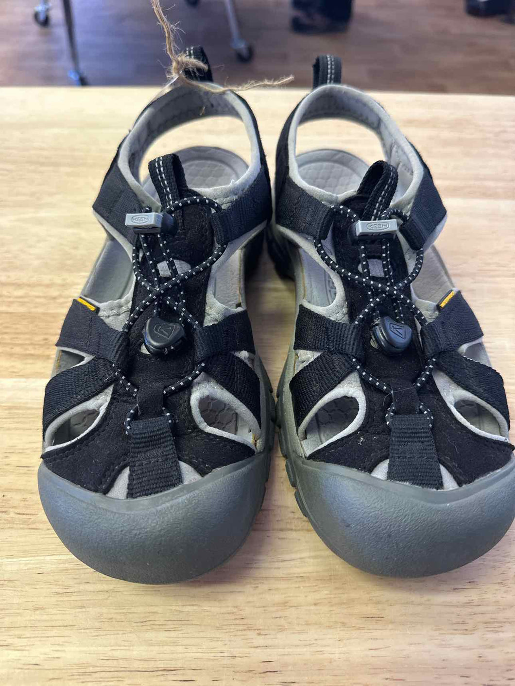 Shoe Size 8.5 Keen Black Sandals