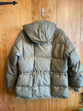 Load image into Gallery viewer, Size L Eddie Bauer Men&#39;s Winter Jacket
