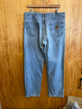 Load image into Gallery viewer, Size 35 Carhartt Men's Jeans
