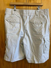 Load image into Gallery viewer, Size 40 IZOD Men's Shorts
