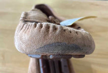 Load image into Gallery viewer, Women&#39;s Shoe Size 8 UGG Brown Slippers
