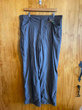 Load image into Gallery viewer, Size 36 Eddie Bauer Men's Pants
