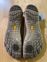 Load image into Gallery viewer, Vibram Tan Misc. Shoes

