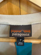 Load image into Gallery viewer, Size Medium Patagonia Beige Women's Long Sleeve Shirt
