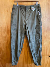Load image into Gallery viewer, Size 32 Dickies Men&#39;s Pants

