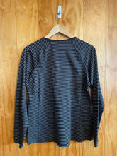 Load image into Gallery viewer, Size Medium Patagonia Black Women&#39;s Long Sleeve Shirt
