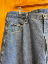 Load image into Gallery viewer, Size 40 Wrangler Men's Jeans
