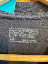 Load image into Gallery viewer, Size XS Patagonia Men's Long Sleeve Shirt
