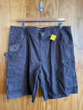 Load image into Gallery viewer, Size 42 Wrangler Men's Shorts
