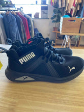Load image into Gallery viewer, Shoe Size 9 Puma Black Shoes
