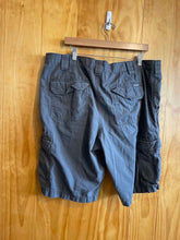 Load image into Gallery viewer, Size 40 Eddie Bauer Men&#39;s Shorts
