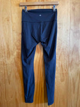 Load image into Gallery viewer, Size 6 Lululemon Black Women's Leggings
