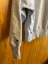 Load image into Gallery viewer, Size M Champion Men&#39;s Sweater &amp; Sweatshirt
