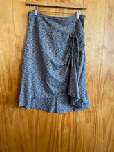 Load image into Gallery viewer, Size S The North Face Grey Skirt
