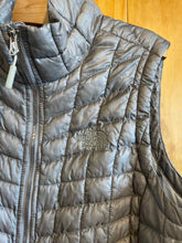 Load image into Gallery viewer, Size Large The North Face Grey Women's Vest
